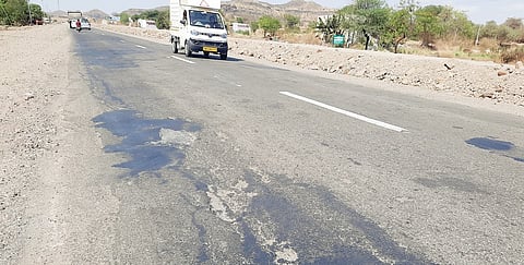 वाल्हे : पालखी महामार्ग झाला खड्डेमय; पायी सोहळ्याआधी होणार का खड्डेमुक्त?