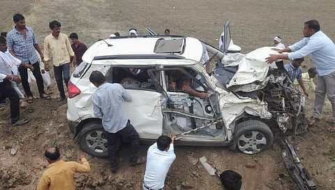 नांदेड : महाराष्ट्र तेलंगाणा सीमाराज्य रस्त्यावर भीषण अपघात; एक ठार तीन जखमी