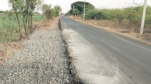 ‘हत्ती जाणार; पण शेपूट राहणार !’ सांगवी-पणदरे रस्त्याची स्थिती