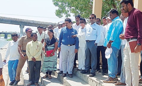 सातारा जिल्हाधिकार्यांनी केली निरा स्नानाच्या स्थळाची पाहणी