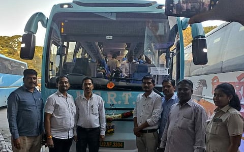 पुण्यातून धावली पहिली इलेक्ट्रिक शिवनेरी एसटी बस