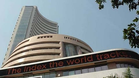 Stock Market Crash | सेन्सेक्स ६१० अंकांनी कोसळला, ‘या’ क्षेत्रांत विक्रीचा मारा, जाणून घ्या आजचे मार्केट