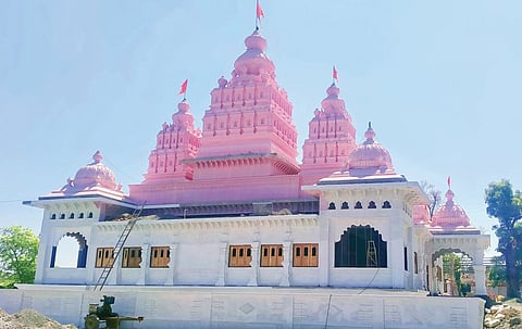 पारगाव : रांजणीत साकारले भव्य नरसिंह मंदिर