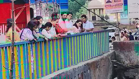 ठेकेदार-अधिकाऱ्यांचे नालेसफाईत ‘हात ओले’! भाजपने केले नाले सफाईचे पितळ उघडे