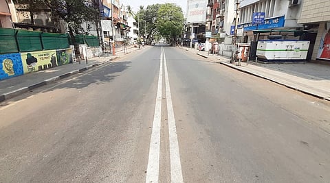 पुण्यात भरदुपारी वाहनांची वामकुक्षी; प्रदूषण निम्म्याने घटले