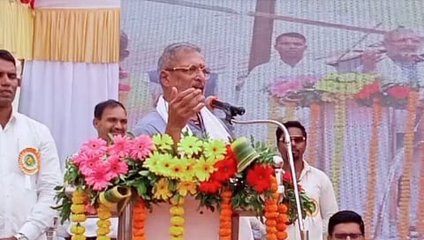 सातारा : ग्रामीण भागातील शेतकऱ्यांनी एकत्र येऊन सामूहिक शेती करावी- नाना पाटेकर