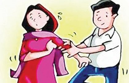 श्रीरामपूर : महाविद्यालयीन तरुणीचा हात धरून रस्त्यात मारहाण