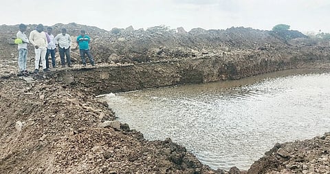 रुईछत्तिशी : पाईपलाईन फुटून लाखो लिटर पाणी वाया