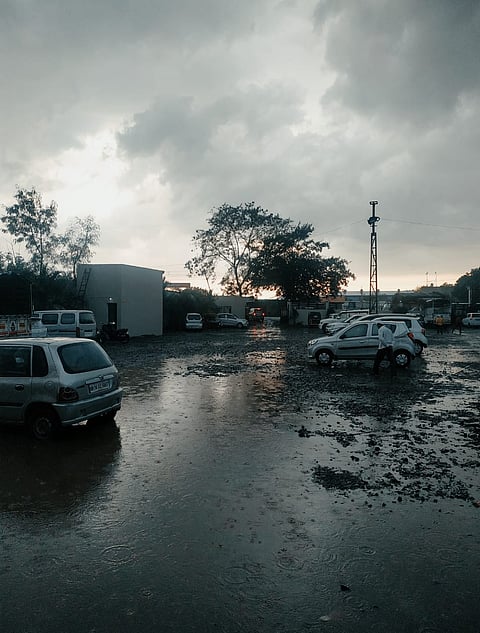 तळेगाव दाभाडे : अवकाळी पावसामुळे एकच धांदल