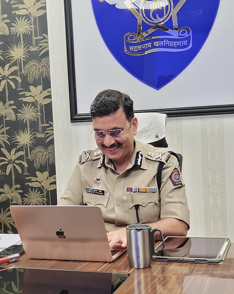 पिंपरी : आकाशातील तार्यांची निर्मिती कशी होते ? ‘ट्वीटर लाईव्ह’मध्ये पोलिस आयुक्त विनयकुमार चौबे यांनी दिली गंमतीशीर उत्तरे