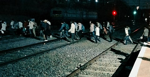 तळेगाव रेल्वे स्टेशनवर बेकायदा रुळ ओलांडण्याच्या प्रमाणात वाढ