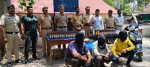 धुळे : बनावट मद्यनिर्मिती केंद्रावर छापा; तिघांच्या आवळल्या मुसक्या