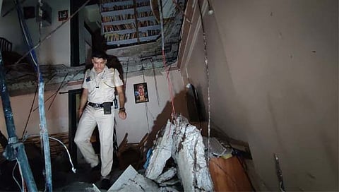 ठाणे: नौपाडा येथे स्लॅब कोसळून तीन जण जखमी