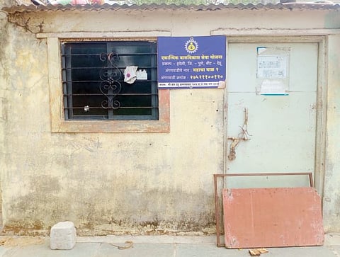 लोणी भापकर : अंगणवाडी भरते पत्र्याच्या शेडमध्ये