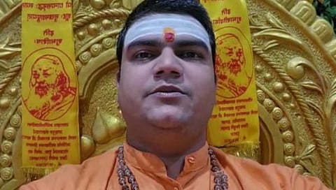 नाशिक : त्र्यंबकेश्वरच्या दर्ग्या खाली हिंदु देवतांच्या मुर्ती; पंडित अनिकेत शास्त्रींचा दावा