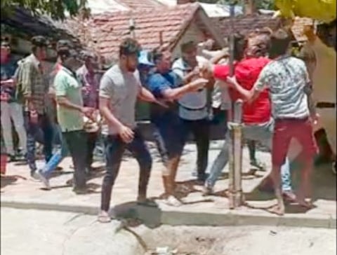 पुण्यात अतिक्रमणविरोधी पथकावर हल्ला