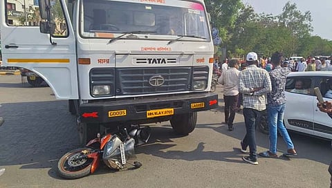 पुणे : बारामती येथे डंपर-दुचाकीच्या अपघातात दोन तरुण ठार