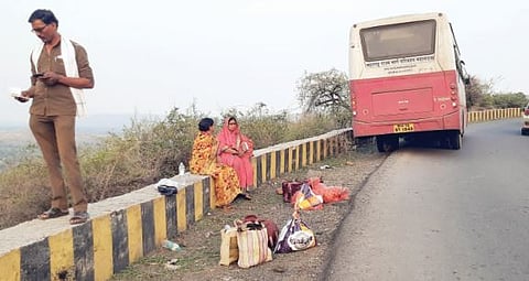 बस बंद पडण्याचा सिलसिला ; करंजी परिसरात तीन बस बंद