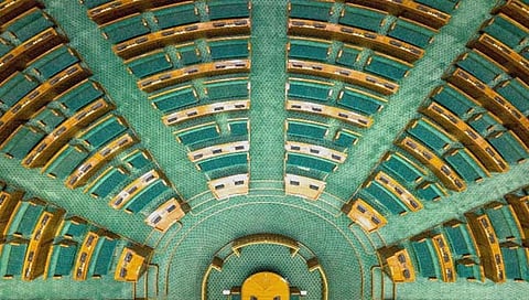 ९०० कारागिरांनी १० लाख मनुष्य तास खर्ची घालत विणले नव्या संसदेतील गालिचे; एका इंचात १२० गाठी माराव्या लागल्या