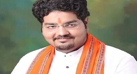 “पोलीस आता आझमच्या म्हशी पकडत नाहीत, अतिकला गोळ्या घालतात…” युपी उपमुख्यमंत्र्यांच्या मुलाचे वादग्रस्त विधान