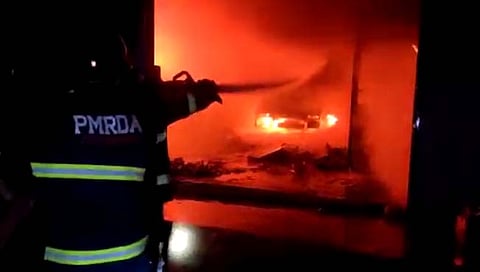 साई ट्रेडिंग कंपनीला भीषण आग