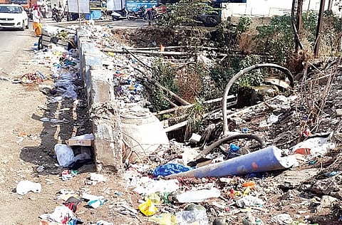 फुरसुंगी : नाल्यांवरील अतिक्रमणामुळे पुराचा धोका