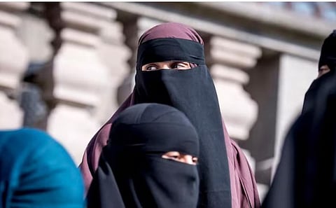 कर्नाटकमधील हिजाब बंदी काँग्रेस हटवणार?, मंत्री खर्गेंनी दिले संकेत