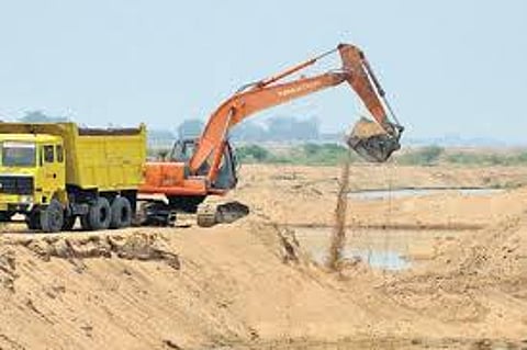 पुणे: गायरानातील वाळू डेपोला निमोणेकरांचा तीव्र विरोध, छातीवर गोळ्या झेलू; पण नदीपात्राची चाळण होऊ देणार नसल्याचा इशारा