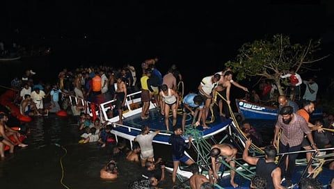 Kerala High Court : केरळमध्ये प्रवासी बोट उलटून झालेल्या दुर्घटनेत ‘बोट-मालकावर’ खुनाचा गुन्हा दाखल