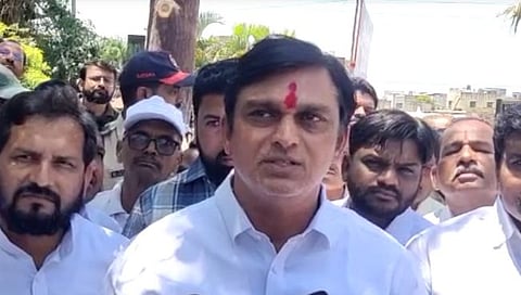 ४० आमदार घेऊन वजीर गायब होणार, म्हणून पवारांनी राजीनामा दिला : आ. महेश शिंदे