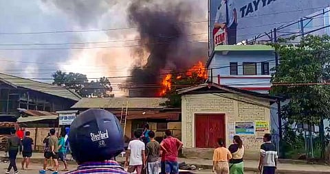 Manipur Violence : मणिपूरची राजधानी इंफाळमध्ये पुन्हा हिंसाचार उसळला, संचारबंदी लागू; सैन्यही परतले