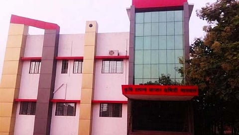 परभणी: बाजार समितीची निवडणूक होईपर्यंत जिल्हा बँकेने कर्जवाटप थांबवावे; किसान सभा, मनसेची मागणी