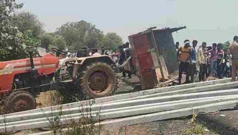 चंद्रपूर: ट्रॅक्टर अपघातात दोघा मजुरांचा जागीच मृत्यू; २ जण जखमी