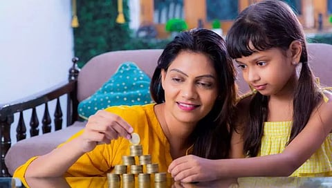 World Family Day : सिंगल मदर पेलताहेत खंबीरपणे कुटुंबाची जबाबदारी