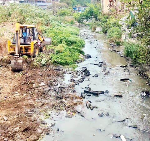 पिंपरी-चिंचवड शहरात नालेसफाईचे काम संथगतीने