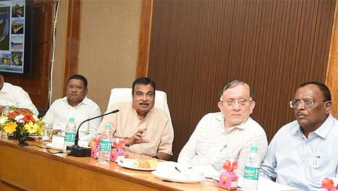 नागपूरमधील विकासकामांचा नितीन गडकरींनी घेतला आढावा