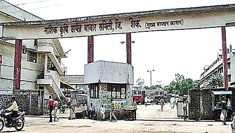 नाशिक बाजार समितीच्या लिपिकाने केला ९० लाखांचा अपहार