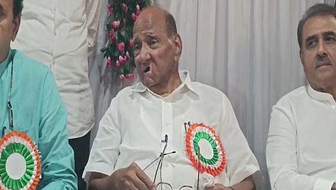 ncp chief sharad pawar | साहेब, निवृत्ती मागे घ्या, शरद पवारांच्या निवृत्तीच्या निर्णयाला कार्यकर्त्यांचा विरोध