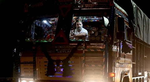 Rahul Gandhi Truck Ride : राहुल गांधींची ‘ट्रक यात्रा’, Viral Video चर्चेत