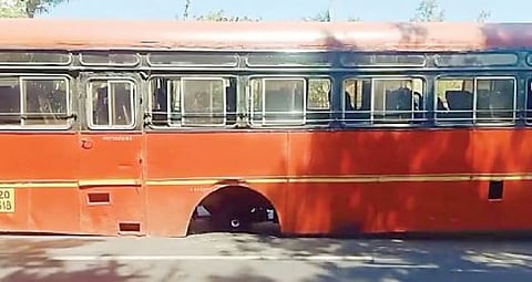 चक्क! धावत्या लाल परीची निखळली चाके