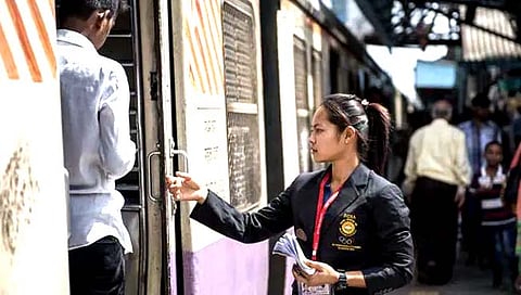 तिकीट तपासनीकांच्या गणवेशावर आता कॅमेरे; सोलापूर रेल्वेला मिळणार ४०० बॉडी कॅमेरे