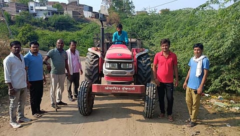 अवैध वाळूचे ट्रॅक्टर पकडला