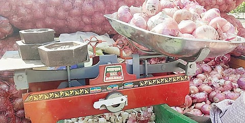 पुणेकरांनो सावधान…! भाजीविक्रेत्यांकडून मापात पाप; ग्राहकांची होतेय मोठी फसवणूक