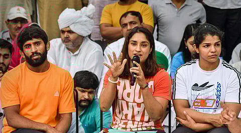 Wrestlers Protest : आंदोलक कुस्तीपटू आक्रमक, गंगा नदीत विसर्जित करणार ऑलम्पिक मेडल्स!