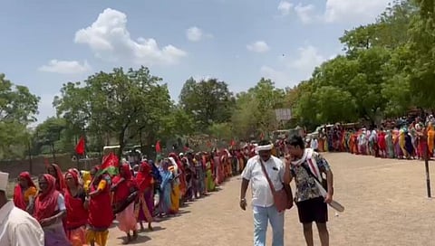 धुळे : वनहक्क व पेसा कायद्याच्या अंमलबजावणीसाठी आदिवासींचा मोर्चा