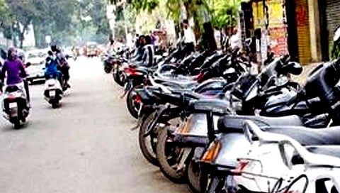 नो पार्किंगचा बोर्ड असेल तरच गुन्हा : मुंबई सत्र न्यायालय