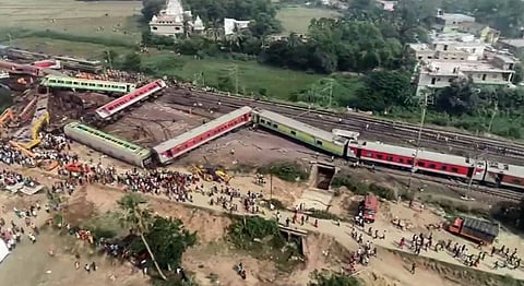 Odisha Train Tragedy : रेल्वे अपघातानंतर हजारो तिकीट रद्दचा काँग्रेसचा आरोप, IRCTC दिले उत्तर…