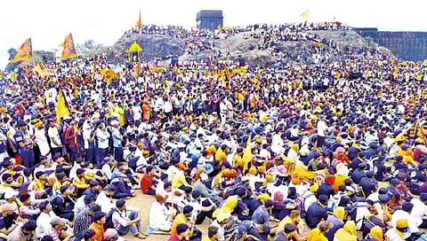 रायगडी अवतरला शिवकाल; मर्दानी खेळ आणि शाहिरीची ललकारी