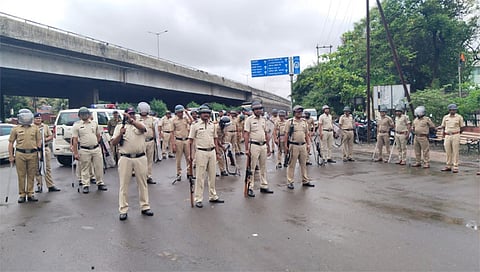 सिडको : पाथर्डी फाटा येथे मॉक ड्रिल करताना पोलिस