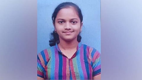 कुरुंदवाड: वडिलांच्या आजारपणाच्या दु:खातही सौंदर्याची यशाला गवसणी | SSC Result